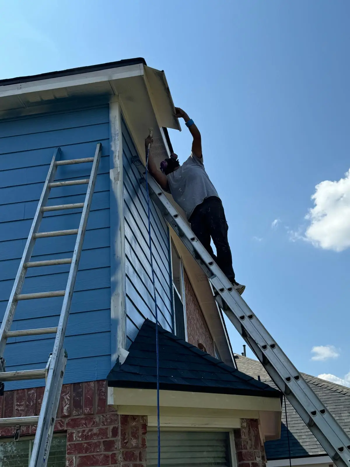 WhatsApp Image 2025-08-12 at 21.05.45_86635800